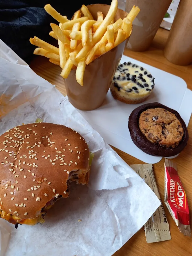 Cheesecookie Et Browcookie Avec Frites de Pdt Et Burger